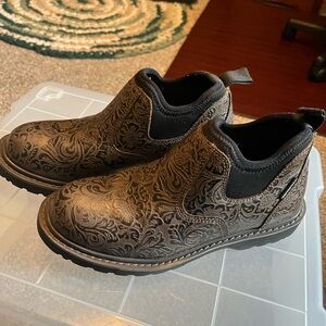 Carhartt Womens Romeo style shoe size 6 1/2. Oil resistant sole. Never worn